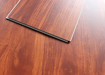 Non carrelages auto-adhésifs de PVC de glissement, matériel réutilisé par plancher à revers adhésif de vinyle