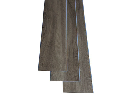 Plancher en plastique réutilisé par grain en bois populaire, carrelages à extrémité élevé de vinyle de PVC de 4 millimètres