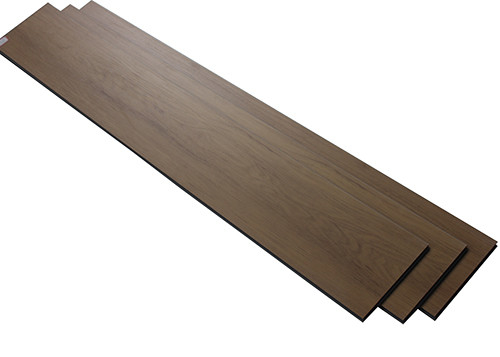 Épaisseur de plancher rigide de stratifié de PVC de noyau 4-8mm moins d'expansion résistant aux chocs