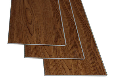 Résistance plate de tache de plancher de vinyle de PVC avec le film de décor de la couche d'usage/PVC